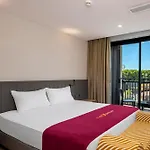 Hotel The X