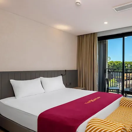 Hotel The X